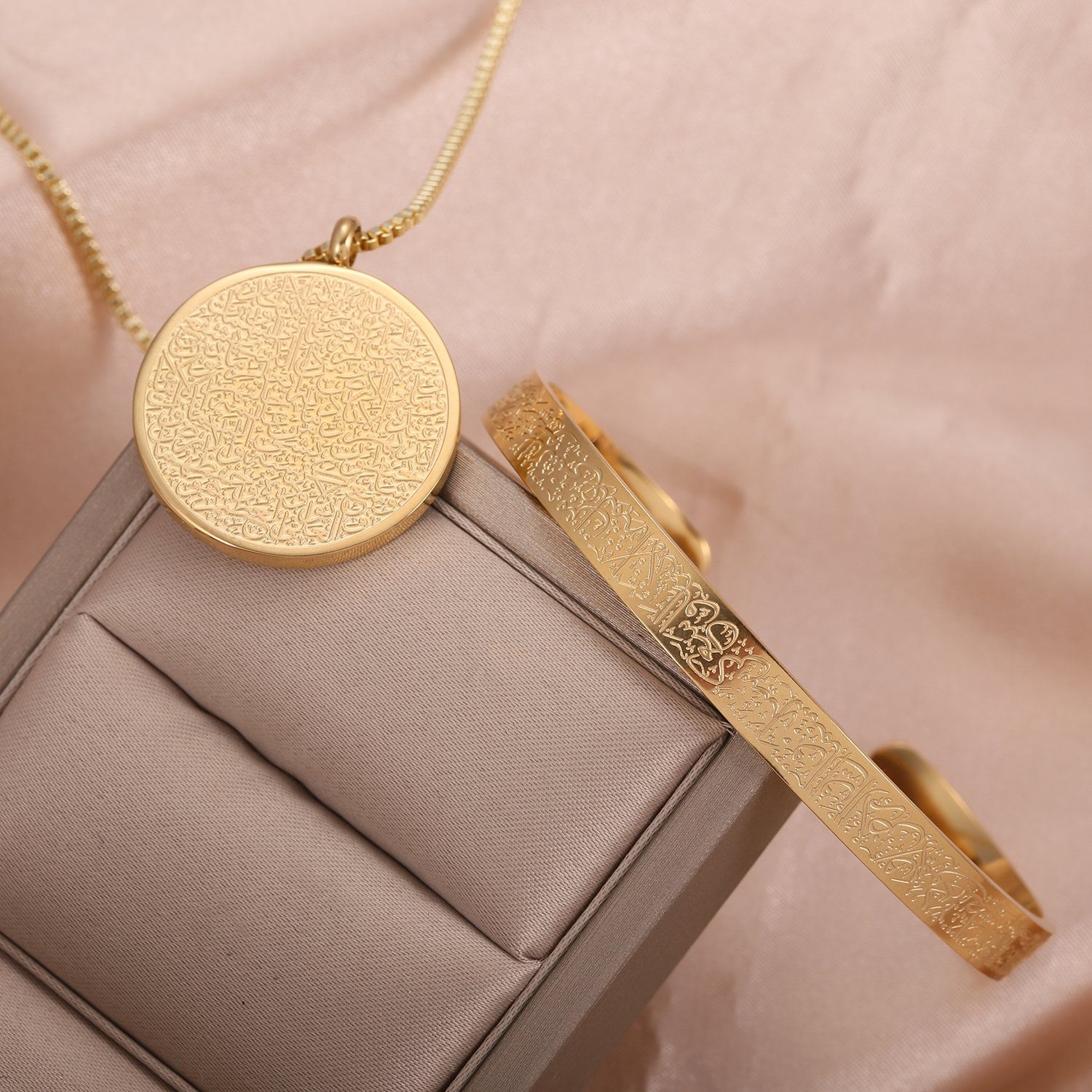 Lale Collection™ Ayatul Kursi Necklace & Bracelet Set - Gold Lale Collection™ Ayatul Kursi Necklace & Bracelet Set - Gold
