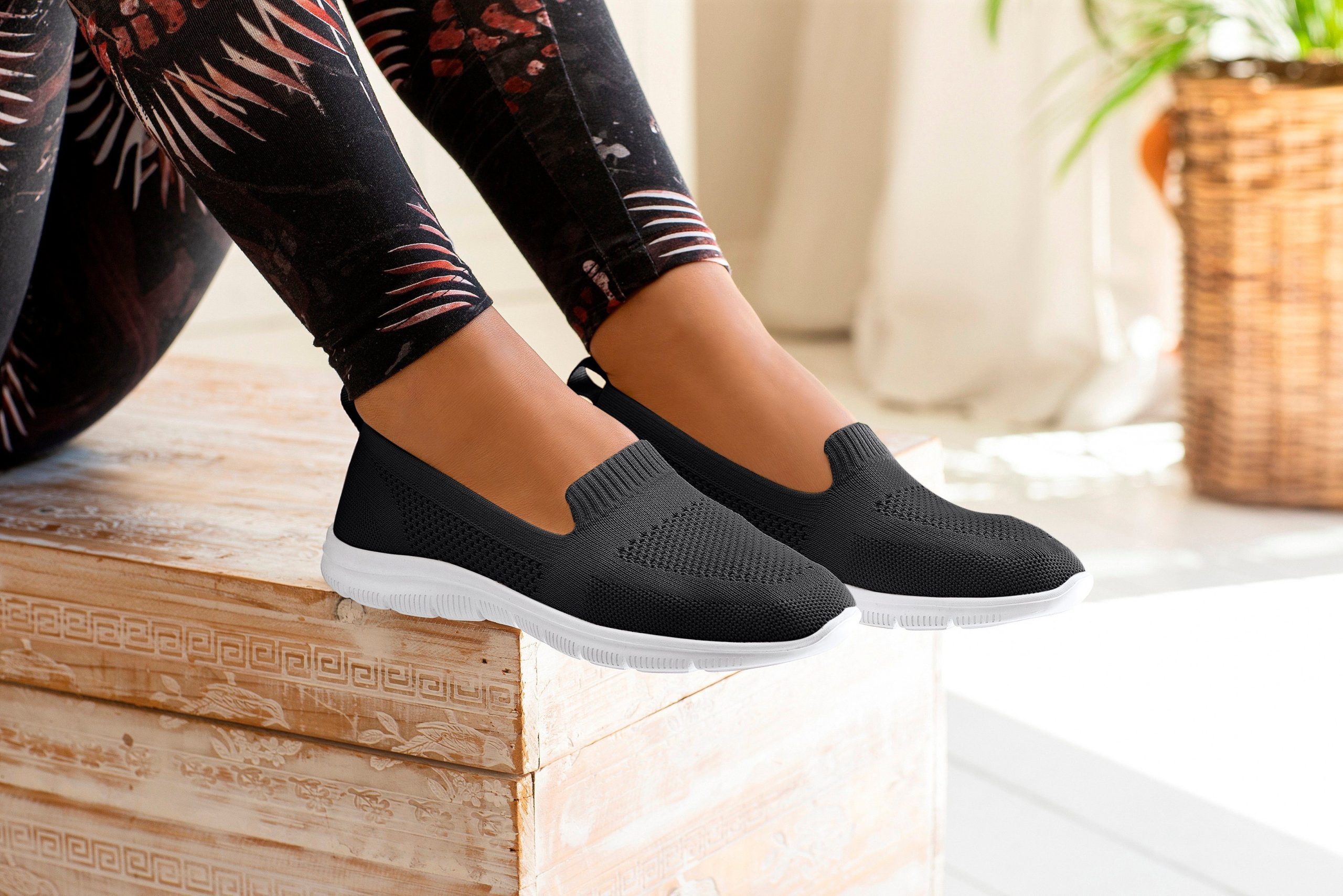 LASCANA Slither Slip-On-Sneaker, Halbschuh, ulhtraleichter Sneaker, VEGAN