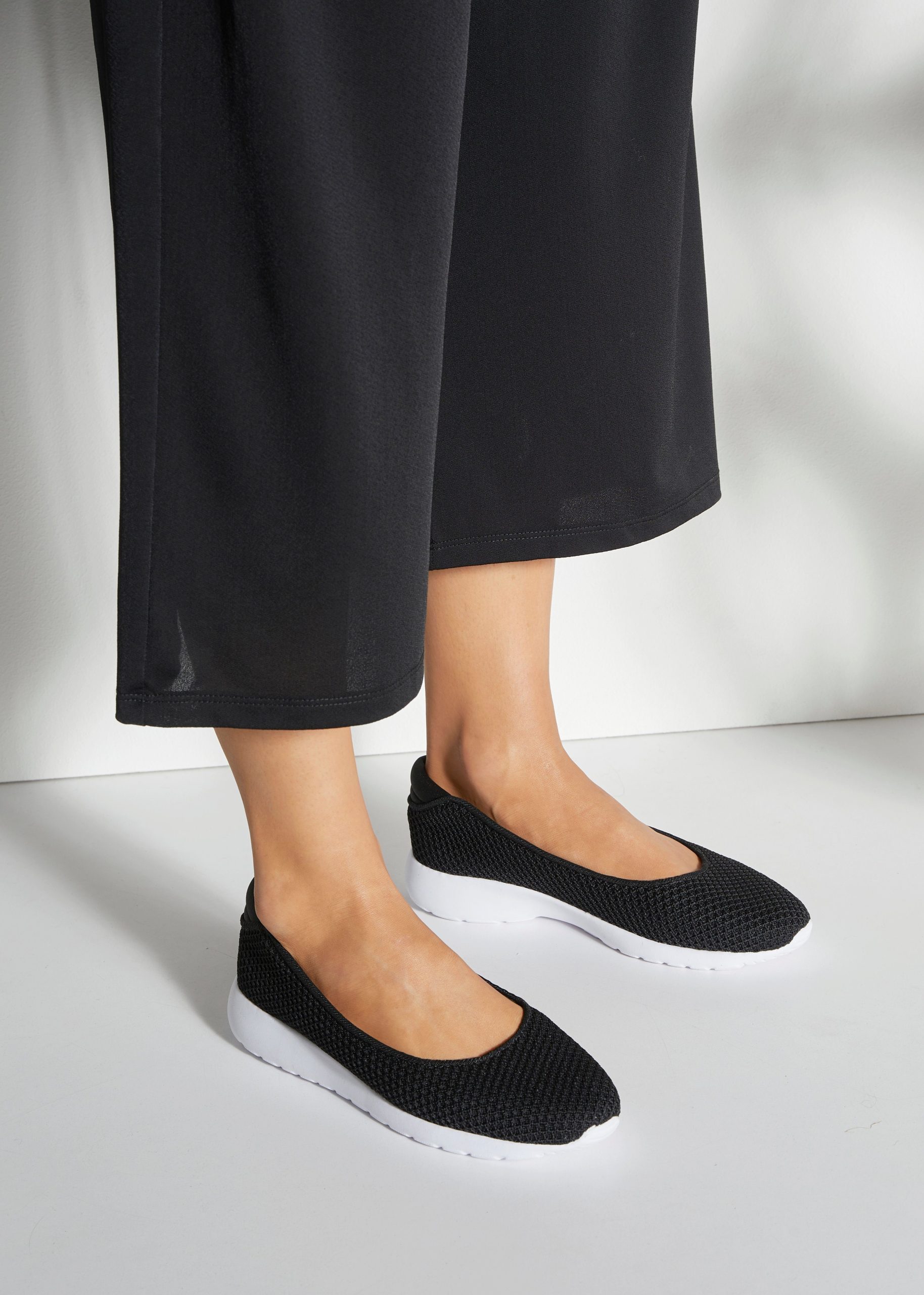 Lascanas Ballerina Freetime Shoe: Stylish Slip-On Comfort