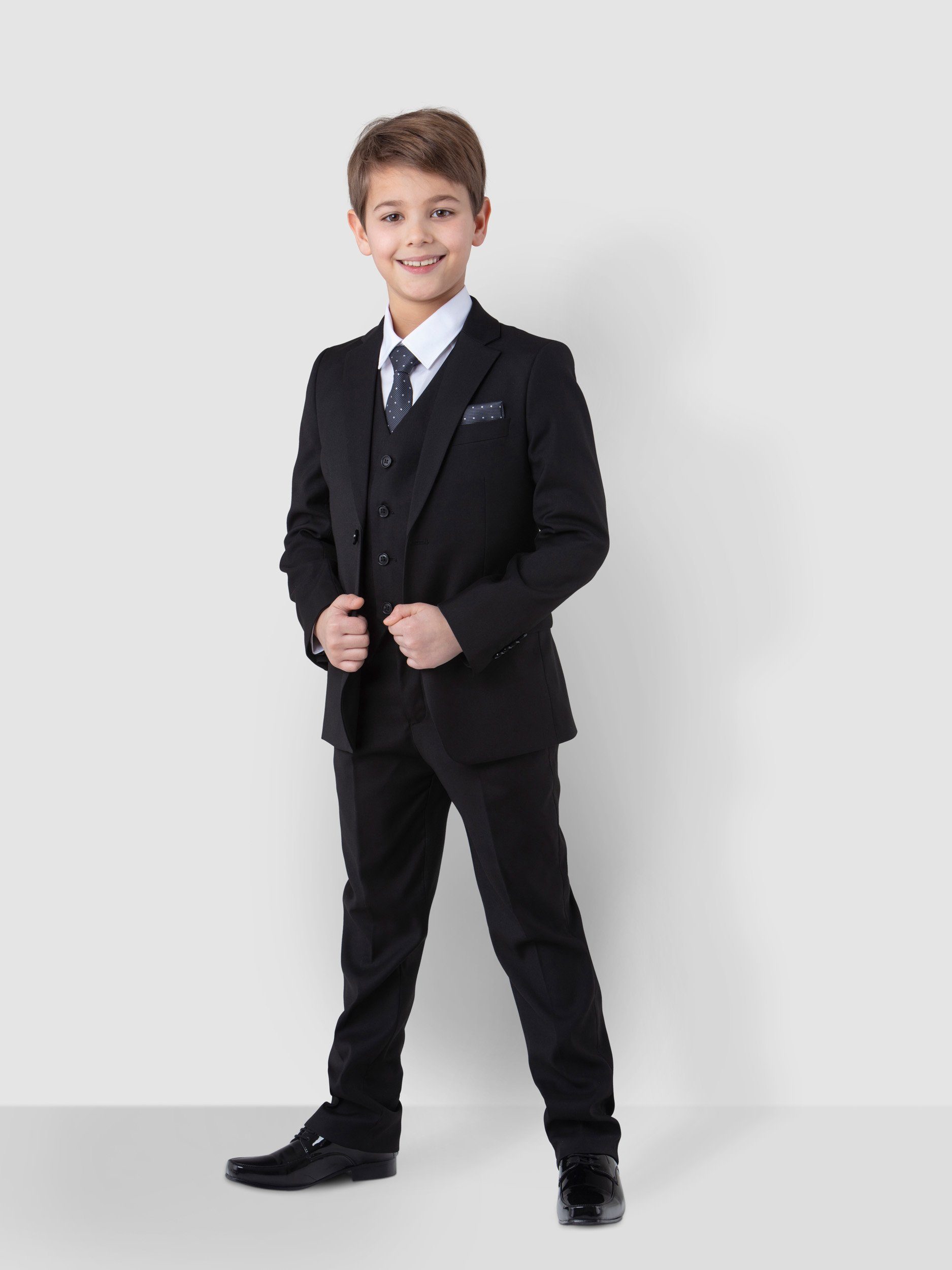 SANDER STELLAN Boys' Suit Luxurious Child Suit Communion Suit 6-piece, in Black (Blazer, Vest, Shirt, Trousers, Bow Tie, and Pocket Square) Formal, Elegant SANDER STELLAN Boys' Suit Luxurious Child Suit Communion Suit 6-piece, in Black (Blazer, Vest, Shirt, Trousers, Bow Tie, and Pocket Square) Formal, Elegant