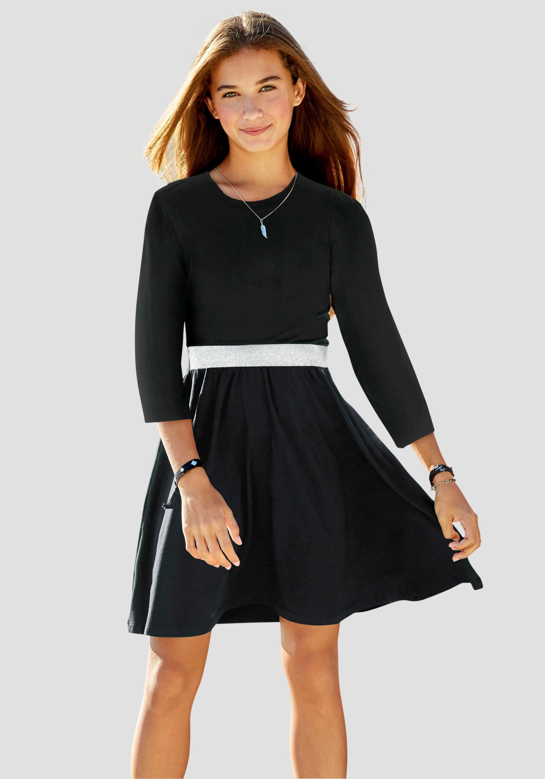 KIDSWORLD Skaterkleid mit Glitzerband festlich, kniefrei, 3/4-Ärmel, aus Baumwolltmischung