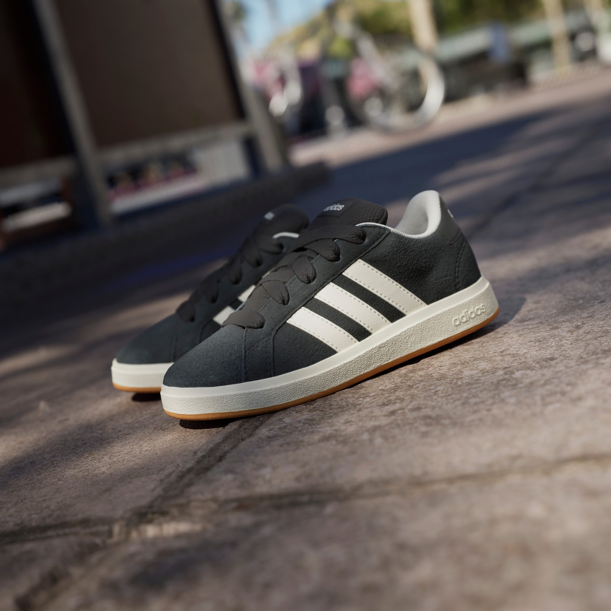 adidas GRAND COURT 00s Kids' Skate Shoes: Sustainable Style & Comfort adidas GRAND COURT 00s Kids' Skate Shoes: Sustainable Style & Comfort