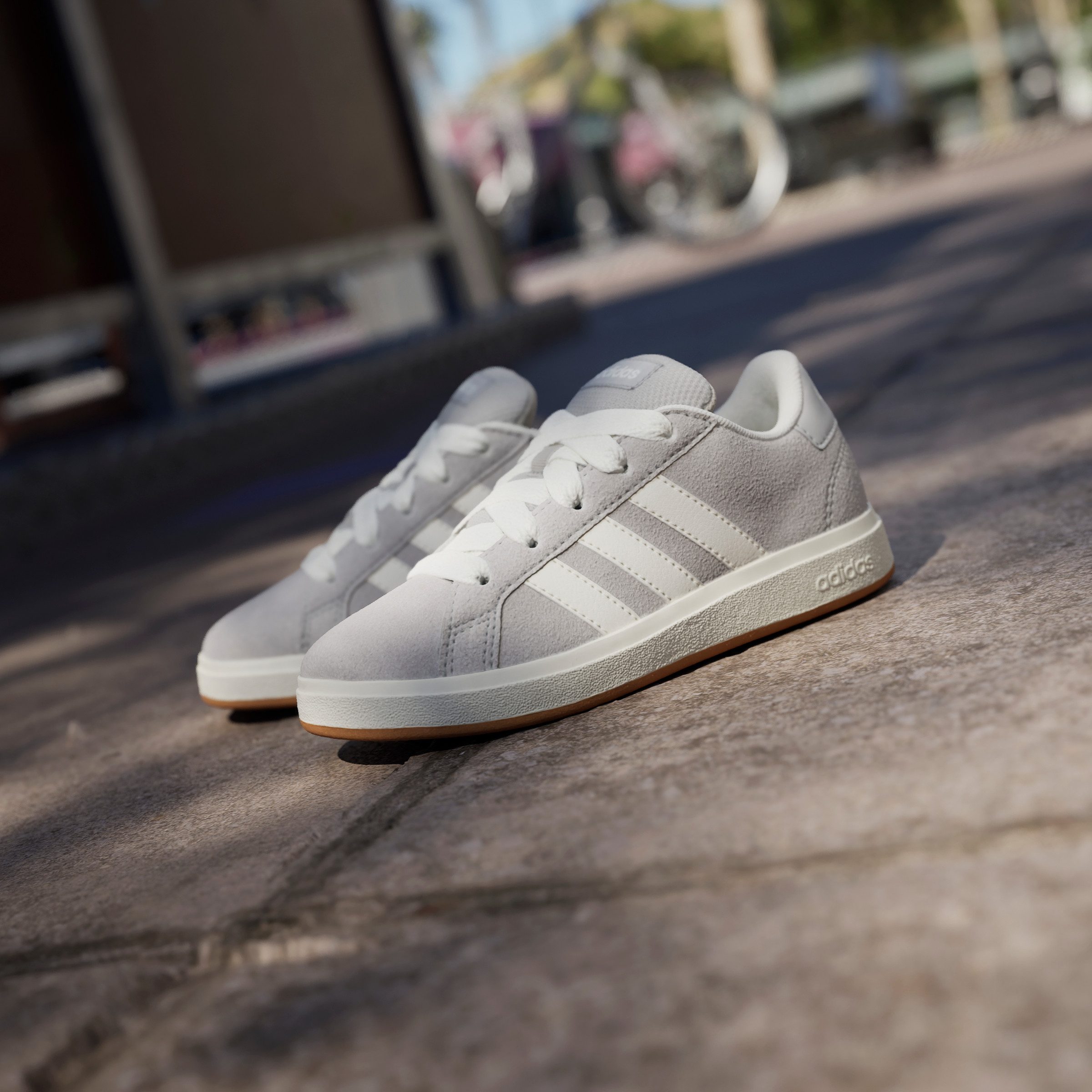 adidas GRAND COURT 00s Kids' Skate Shoes: Sustainable Style & Comfort adidas GRAND COURT 00s Kids' Skate Shoes: Sustainable Style & Comfort