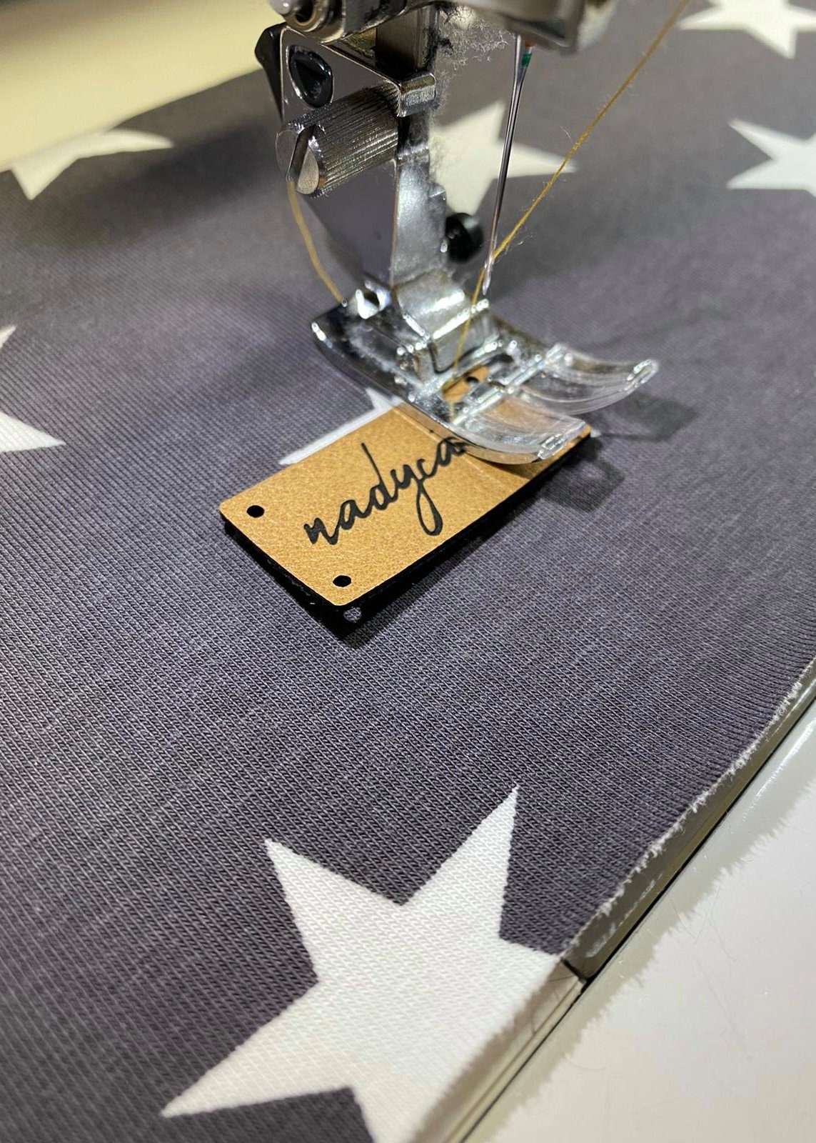 nad ycat Beanie GREY & WHITE STARS (2-St., Beanie mit passen dem Loop) handgefertigt aus der Lausitz nad ycat Beanie GREY & WHITE STARS (2-St., Beanie mit passen dem Loop) handgefertigt aus der Lausitz