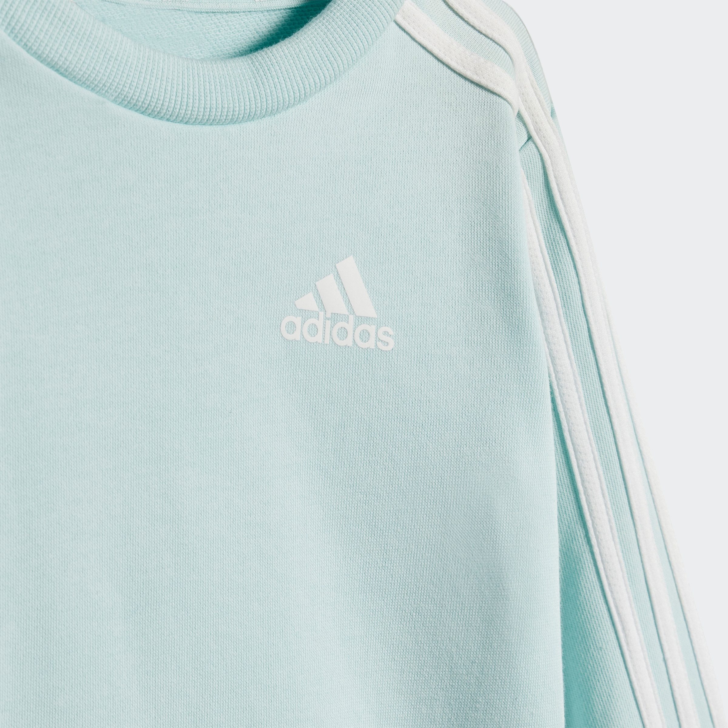 adidas ESSENTIALS 3-Stripes Kids Jogging Suit - 2-Piece Set adidas ESSENTIALS 3-Stripes Kids Jogging Suit - 2-Piece Set